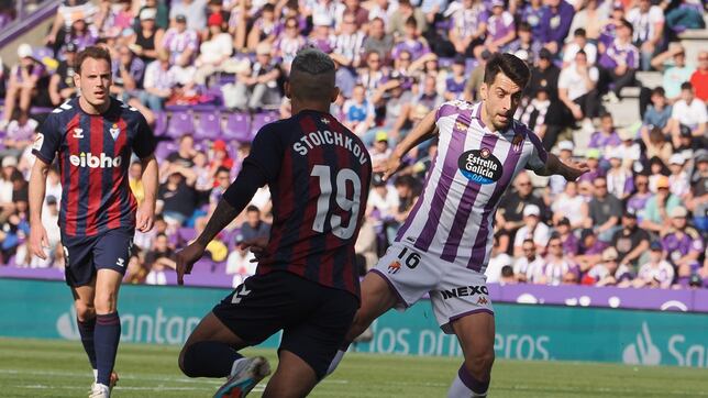 De la Hoz es el primer fichaje invernal del Oviedo: firma por lo que resta de temporada y la siguiente