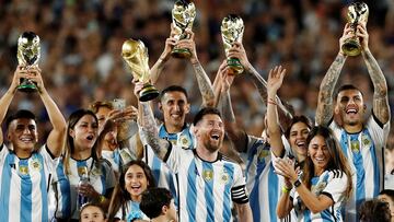 Soccer Football - International Friendly - Argentina v Panama - Estadio Monumental, Buenos Aires, Argentina - March 23, 2023 Argentina's Lionel Messi and teammates celebrate with their families and World Cup trophies after the match REUTERS/Agustin Marcarian     TPX IMAGES OF THE DAY