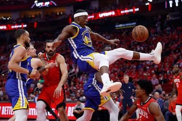 En los minutos finales del primer cuarto del encuentro , en la lucha pro un rebote, Butler quedó encima de Amen Thompson cayendo totalmente desequilibrado y dándose un golpe tremendo en la pelvis. El escolta se marchó para no volver.