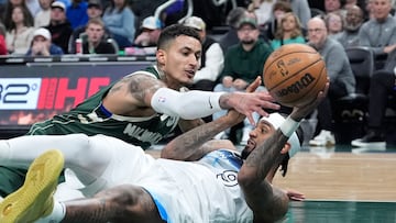 Kyle Kuzma, durante un partido con los Bucks.