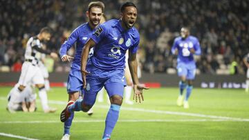 El Oporto gana en el descuento y mantiene el liderato