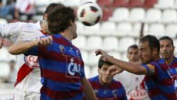 <b>VARAPALO. </b>El Huesca, que perdió por 4-0 en Vallecas, está en zona de descenso.