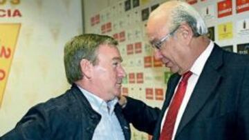 <b>UN AÑO MÁS. </b>Cada vez hay menos dudas de que Javier Clemente será el próximo entrenador del Real Murcia en Segunda División.