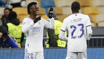 VInicius celebra uno de sus goles con Mendy.