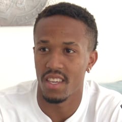 Militao: "Me impresionaba ver a Ramos por la tele y ahora jugar con él"