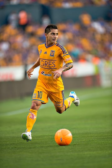 Danilinho fue una de las figuras del equipo de Tigres que consiguió el campeonato en el Apertura 2011. El habilidoso extremo brasileño llegó procedente de Jaguares de Chiapas. Con el conjunto de la UANL jugó en dos etapas.