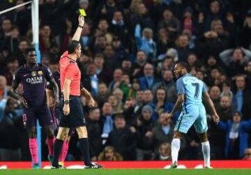 El ¨¢rbitro h¨²ngaro Viktor Kassai amonest¨® con tarjeta amarilla a Raheem Sterling.