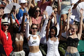 Bella Hadid en las gradas de Roland Garros