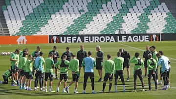 Pellegrini charla con su equipo en la sesi&oacute;n de ayer. 
 
 
 
 
 