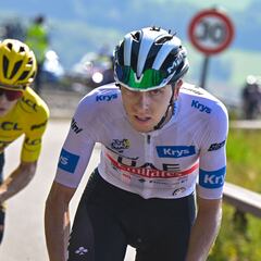 Los gallos calientan el pelotón