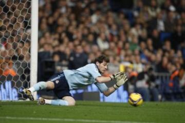 Iker Casillas es uno de los mejores porteros por su trayectoria, títulos, regularidad y actuaciones para la memoria. Está considerado como el mejor portero del mundo desde el último lustro por la FIFA y la UEFA, a través de sus galardones XI Mundial FIFA/FIFPro y Equipo del año UEFA. La IFFHS también lo ha elegido durante cinco años consecutivos mejor guardameta del mundo, de 2008 a 2012.6 Así mismo ha sido incluido ininterrumpidamente desde 2007, en la lista final de candidatos al Balón de Oro.