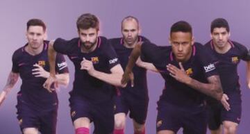 La página web del Barcelona presentó con estas imágenes la segunda impactante equipación del club.