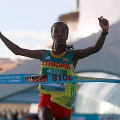 La etíope Kebede bate el récord mundial en Valencia