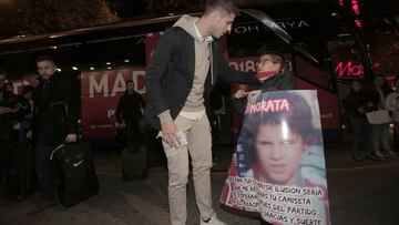 El Atl&eacute;tico lleg&oacute; ayer a Sevilla con Morata como protagonista. La afici&oacute;n rojiblanca all&iacute; le esperaba para mostrarle su cari&ntilde;o.