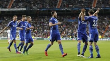 Los jugadores celebran el 0-1 de Fuchs. 