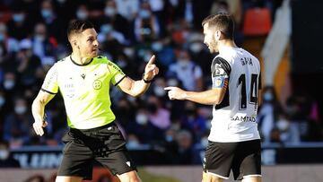 20/02/22 PARTIDO PRIMERA DIVISION
VALENCIA CF - FC BARCELONA
GAYA PROTESTAS ARBITRO DEL CERRO GRANDE