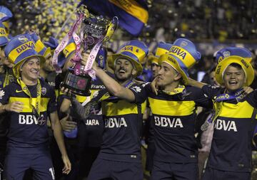 Boca Juniors footballers celebrate with the trophy after defeating Union and winning Argentina's first division football championship at La Bombonera stadium in Buenos Aires, on June 25, 2017