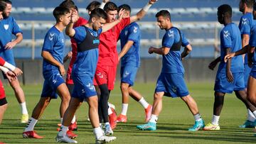 12/07/22 ENTRENAMIENTO DEL MALAGA PRETEMPORADA 
  RAMON EN PRIMER TERMINO JUNTO A RUBEN CASTRO