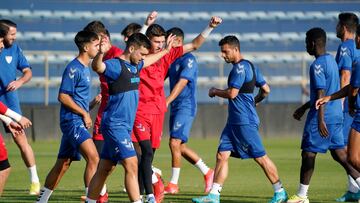 12/07/22 ENTRENAMIENTO DEL MALAGA PRETEMPORADA 
  RAMON EN PRIMER TERMINO JUNTO A RUBEN CASTRO