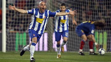 21/02/09 Espanyol &acute;s Ivan De La Pe&ntilde;a celebrates after scoring against Barcelona during their Spanish League football match on February 21, 2009 at the Camp Nou stadium in Barcelona. Espanyol won 2-1. AFP PHOTO/STR ALEGRIA
 PUBLICADA 22/02/09 