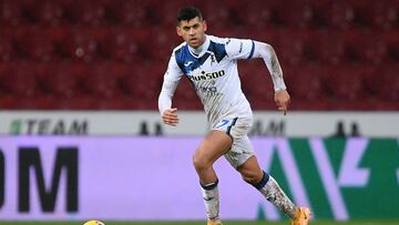 BENEVENTO, ITALY - JANUARY 09: Cristian Romero of Atalanta BC during the Serie A match between Benevento Calcio and Atalanta BC at Stadio Ciro Vigorito on January 09, 2021 in Benevento, Italy. Sporting stadiums around Italy remain under strict restriction