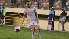 Universitario mantiene la lucha por la permanencia