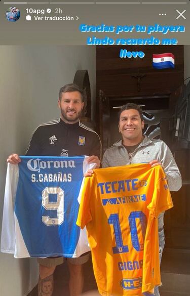 ¡Exceso de calidad! Gignac y Cabañas se conocen e intercambian playeras