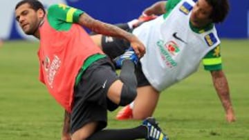 Alves y Marcelo, en un entrenamiento con la 'Canarinha' esta semana.