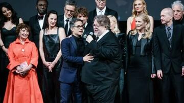 Guillermo del Toro y Gael García cantan al estilo ranchero en el Festival de Cannes 2022