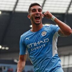 Ferran Torres: Barcelona in transfer talks with Manchester City