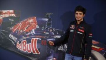 Carlos Sainz en su presentaci&oacute;n con Toro Rosso.