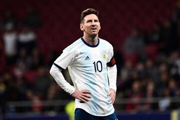 Aparece en el segundo lugar con 65 goles en 129 partidos con Argentina.