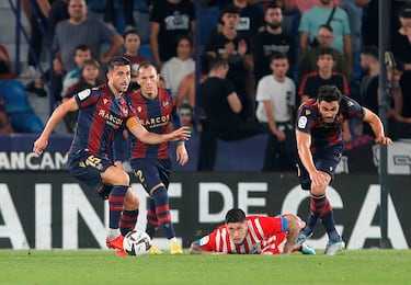 El central granota hizo un partido muy completo. En dos acciones vitales, evitó el posible empate asturiano.