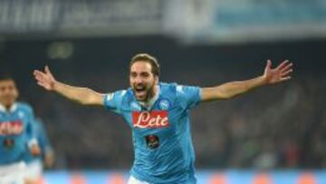 Higuaín celebra el primer tanto del partido.