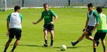 Germán se rompe la rodilla y el filial se queda sin porteros