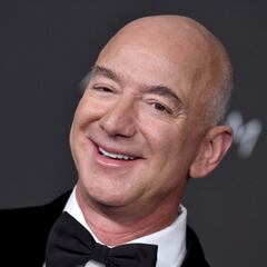 What is Jeff Bezos' net worth? How much money does he make?