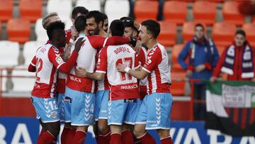 Los jugadores del Lugo celebran un gol.