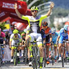 Mareczko sorprende a Greipel y Pello Bilbao continúa líder