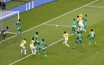 Yerry Mina anota el gol de Colombia, durante el partido Senegal-Colombia, del Grupo H del Mundial de Fútbol de Rusia 2018, en el Samara Arena de Samara, Rusia, hoy 28 de junio de 2018