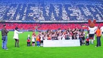 <b>'CHE WE CAN'. </b>El brillante mosaico dispuesto por la afición valencianista en Mestalla permitía adivinar lo que sucedería luego. 'Che, we can': Che, podemos...
