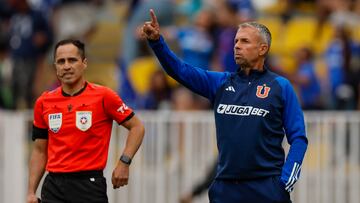 Futbol, Universidad de Chile vs Godoy Cruz.
Copa Betano 2025.
El entrenador de Universidad de Chile Gustavo Alvarez es fotografiado durante el partido amistoso de la copa Betano contra Godoy Cruz disputado en el estadio Francisco Sanchez Rumoroso de Coquimbo, Chile.
11/01/2025
Andres Pina/Photosport
Football, Universidad de Chile vs Godoy Cruz.
2025 Betano friendly Cup.
Universidad de Chile’s head coach Gustavo Alvarez is pictured during a friendly match of the Betano Cup against Universidad de Chile at the Francisco Sanchez Rumoroso stadium in Coquimbo, Chile.
11/01/2025
Andres Pina/Photosport