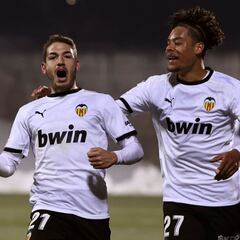 Aprobados y suspensos del Valencia: Racic dirige, Koba sonríe y Manu Vallejo remata