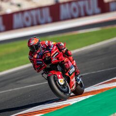 Un día menos para el título de Bagnaia, en teoría...