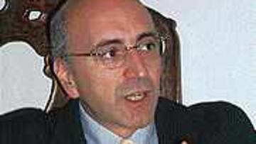 DECLARACIONES POLÉMICAS. El doctor Carlos Barrios durante su intervención de ayer.