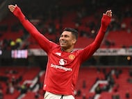 Manchester United's Brazilian midfielder #18 Casemiro waves to fans at the end of the English Premier League football match between Manchester United and Aston Villa at Old Trafford in Manchester, north west England, on March 15, 2026. (Photo by Oli SCARFF / AFP) / RESTRICTED TO EDITORIAL USE. No use with unauthorized audio, video, data, fixture lists, club/league logos or 'live' services. Online in-match use limited to 120 images. An additional 40 images may be used in extra time. No video emulation. Social media in-match use limited to 120 images. An additional 40 images may be used in extra time. No use in betting publications, games or single club/league/player publications. /