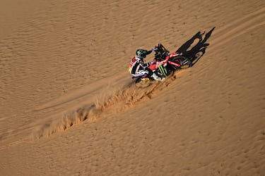 El piloto francés Adrien Van Beveren compite con una Honda CRF 450 en la novena etapa. 