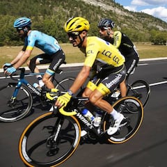 Alaphilippe perdió el amarillo por un avituallamiento ilegal