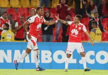 Independiente Santa Fe vence a Rampla Juniors en la segunda ronda de la Copa Sudamericana en partido jugado en El Campín. Henao marcó los goles del triunfo