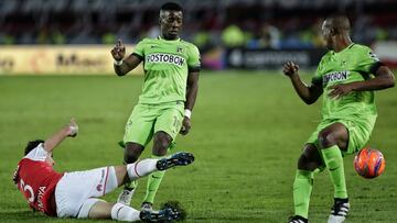 Atl&eacute;tico Nacional juega contra Santa Fe en Medell&iacute;n.