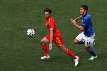 Joe Allen y Matteo Pessina 